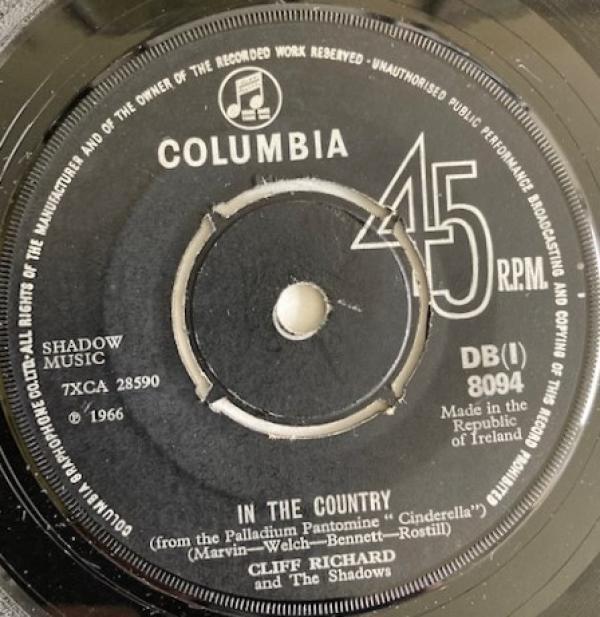 Cliff Richard & The Shadows - In The Country