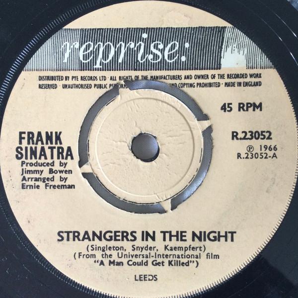 Frank Sinatra - Strangers In The Night