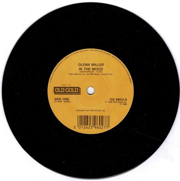 Glenn Miller And His Orchestra - In The Mood / A String Of Pearls