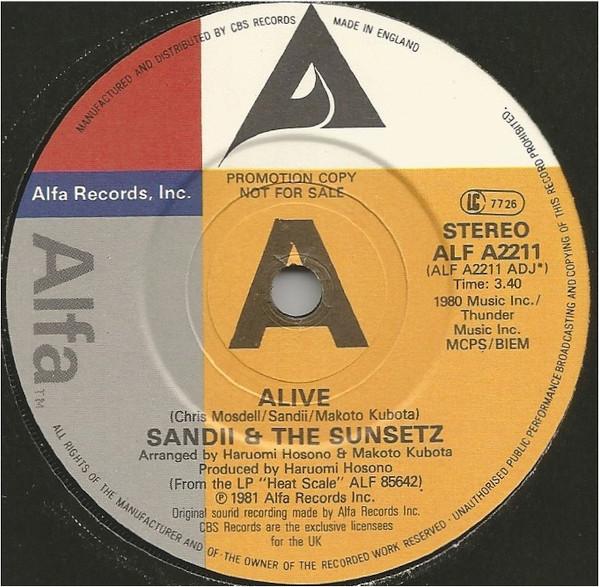 Sandii & The Sunsetz - Alive