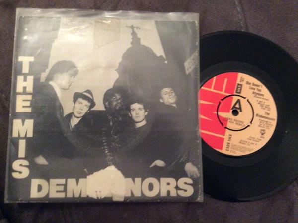 The Misdemeanors - She Doesn't Love You Anymore
